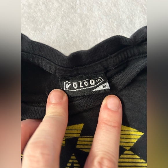 Boy’s Volcom Long Sleeve - Picture 3 of 6